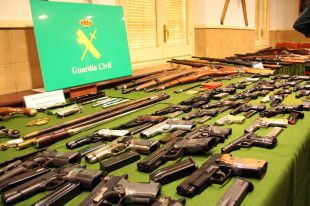 Disset detinguts i unes 200 armes comissades a Girona en una operació de la Guàrdia Civil
