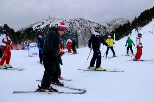 Els primers esquiadors inauguren la temporada a la Masella