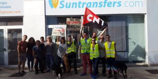 Gairebé un mes de vaga a Suntransfers de Torroella per l'acomiadament d'un treballador
