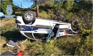 Un cotxe de la Policia Nacional bolca durant la persecució a un traficant a Agullana