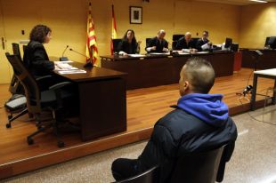 Absolen l'olotí acusat de magrejar una adolescent a la plaça de Braus perquè no es creuen la menor