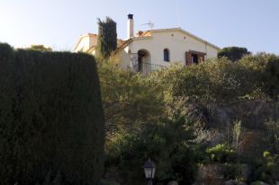 Uns encaputxats assalten una casa a Calonge i amenacen una parella a punta de pistola