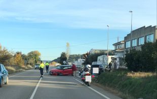 Topen dos vehicles a la C-66 a Besalú