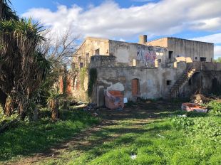 Figueres tapia un mas abandonat i ocupat il·legalment