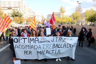 Desconvoquen la vaga de les treballadores de neteja del Trueta 