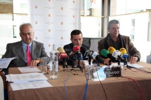 Denuncien tres emissores privades de ràdio per ocupar il·legalment freqüències municipals 