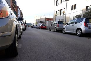 Denunciat un home per punxar les rodes de dos cotxes aparcats a Palafrugell