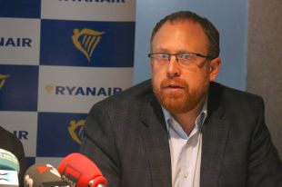 Ryanair nega coaccions als treballadors de la base de Girona