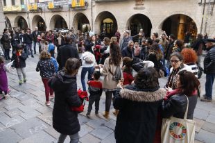 Unes 150 persones signen un manifest en contra del tancament del P3 a l'escola Balandrau de Girona