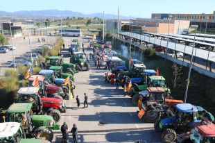 Tractorada de 40 vehicles al Puig de les Basses per reclamar ''els drets i llibertats del país''