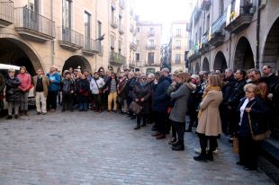 Minut de silenci a Girona en record de la nena morta ahir per la seva mare