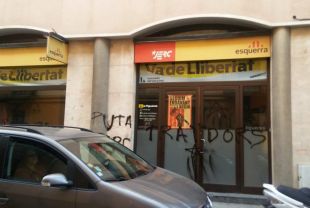 Apareixen pintades amb la paraula ''traïdors'' a la seu d'ERC de Figueres
