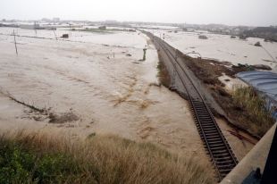 Quatre línies ferroviàries tallades i menys trens dels habituals pel temporal