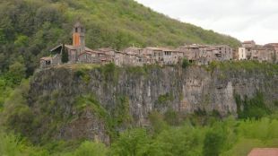 Castellfollit de la Roca tindrà noves places d'aparcament al Barri Vell 