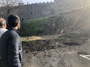 El temporal deixa a un pas del col·lapse el baluard major del castell d'Hostalric