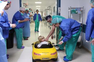 Els infants del Trueta arribaran a quiròfan conduint un cotxe elèctric