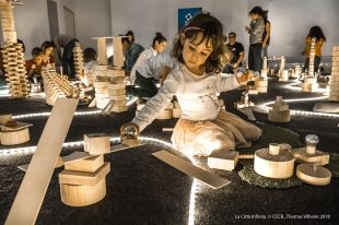 La Fortalesa de Sant Julià de Ramis acull una performance de joc constructiu amb materials de rebuig