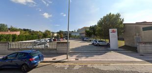 Tiren fems i fan una pintada a la seu del Consell Comarcal de Gironès