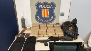 Dos detinguts després de llançar des del cotxe 22 paquets de haixix i una bossa de marihuana a Empuriabrava