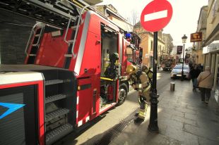 L'incendi en una fleca obliga a tallar tres carrers del centre de Blanes