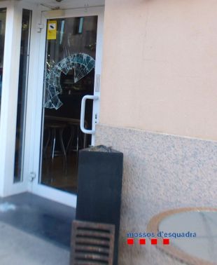 Tres detinguts, un d'ells menor, per robar en un bar d'Argelaguer
