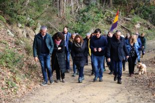 Unes seixanta persones reten homenatge als republicans exiliats que van creuar la frontera el 1939