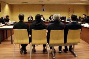 Sentenciat un mosso per fingir un robatori, un accident i accedir a dades policials
