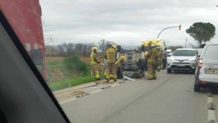 Un conductor surt il·lès en bolcar amb el seu vehicle a Fortià