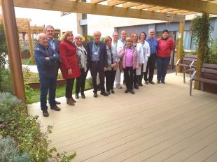 El Jardí Terapèutic del Bernat Jaume de Figueres rep un donatiu de 17.600 euros d’Oncolliga