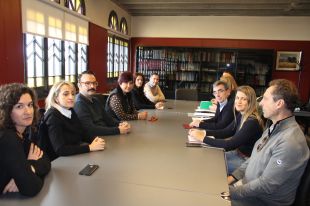 L'associació d'empresaris de Roses demana més zones blaves i menys top manta