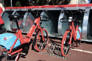 ERC Girona reclama un aparcament tancat per a bicicletes a l’estació de tren