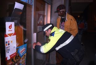 Els Mossos i la Policia Local precinten tots els locutoris de la Bisbal d'Empordà perquè no tenien els permisos