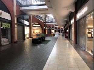 Els centres comercials podran obrir de dilluns a divendres a partir de la setmana vinent