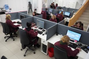 Olot trucarà 4.300 veïns de més de 70 anys per detectar necessitats durant el confinament