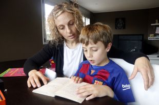 Així viu el confinament una família gironina