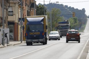 Trànsit torna a prohibir des d'avui el pas de camions per l'N-II en el traçat gironí