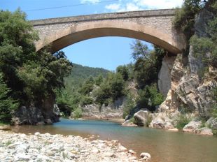 Reobren un carril el pont sobre la Muga d'accés a Castelló d'Empúries des de la C-260