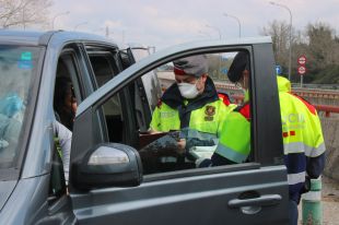 Enxampen a Maçanet un conductor i tres prostitutes que s'han saltat el confinament