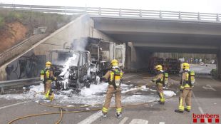 S'incendia un camió d'escombraries a la GI-533 a Brunyola
