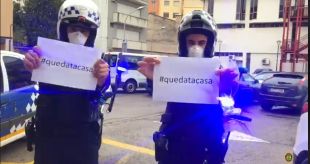 La Policia Local de Santa Coloma de Farners publica un vídeo musical demanant el confinament