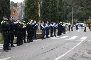 Els cossos d'emergències de Girona homenatgen els sanitaris del Trueta i el Santa Caterina