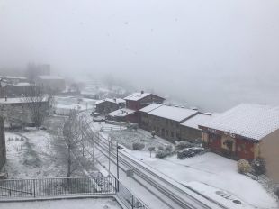Avís per neu a totes les comarques gironines fins ben entrat el vespre