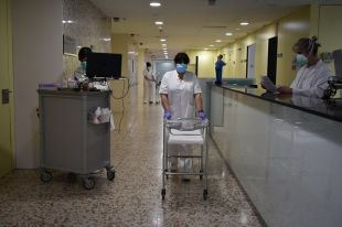 Tornen a créixer els ingressats a l'UCI, els contagis i el risc de rebrot a la regió de Girona
