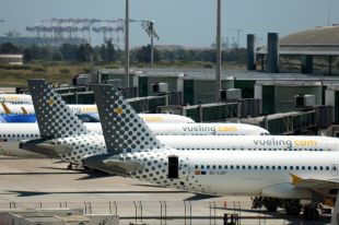 Facua denuncia vuit aerolínies per negar-se a reemborsar l'import de vols cancel·lats