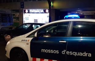 Els Mossos incrementen la vigilància en comerços essencials durant el confinament per evitar robatoris