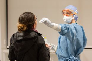Girona ja acumula 1.031 altes noves per coronavirus amb 571 persones hospitalitzades