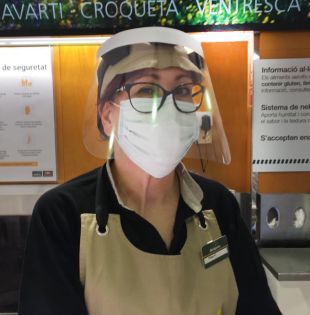 Els supermercats Bon Preu doten els seus empleats amb pantalles facials