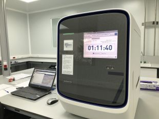 El processat de les proves de coronavirus a Hipra permet doblar el nombre de mostres al dia