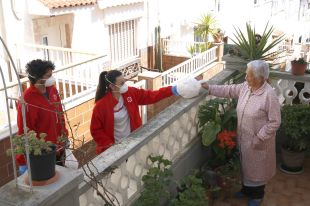 Creu Roja ja ha fet àpats i entregat compres a 2.400 gironins durant el coronavirus