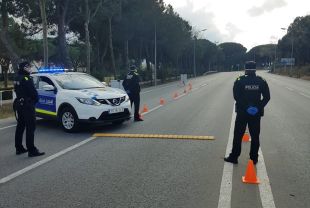 La policia de Platja d'Aro dispara contra el cotxe d'un fugitiu que havia assaltat una dona a Roses a punta d'escopeta
